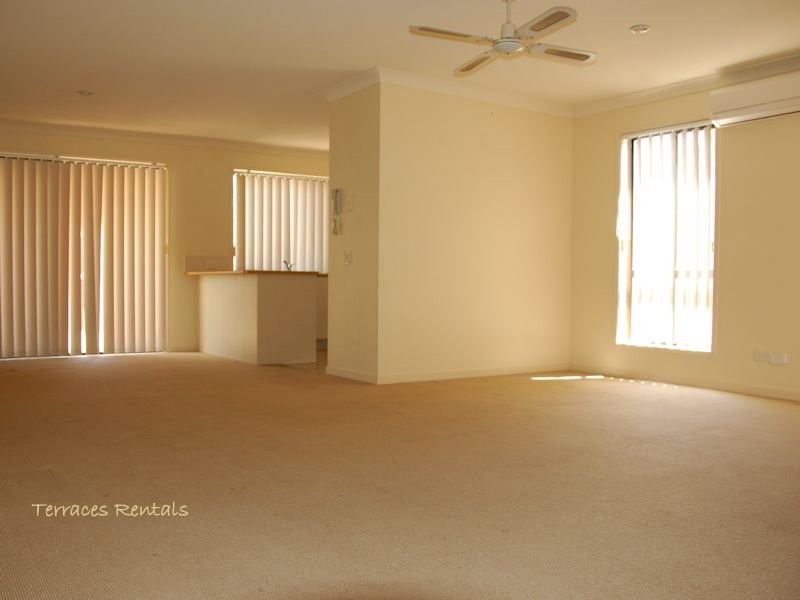 1a/24 Amsonia Court,, Arundel QLD 4214