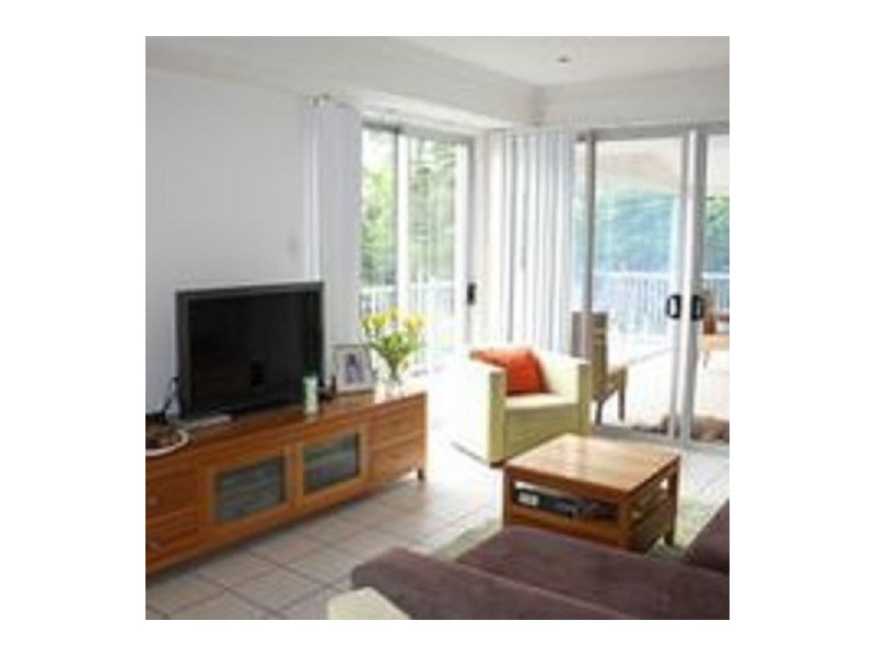 2/106 Carmody Road, St Lucia QLD 4067