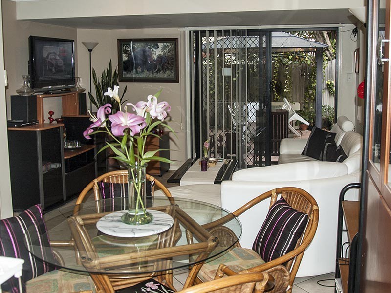 1158 Cavendish Rd, Mount Gravatt East QLD 4122