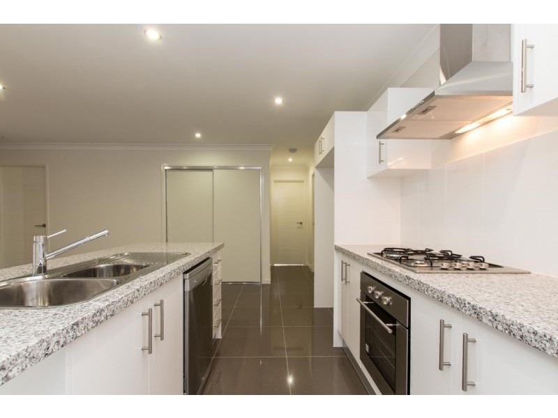 17 Richmond Cres, Waterford QLD 4133