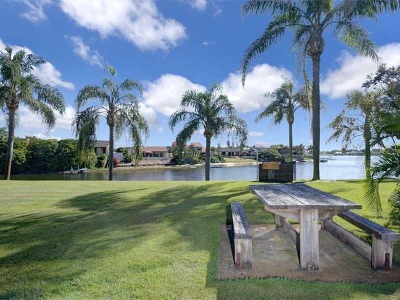 B/111 Markeri Street, Mermaid Waters QLD 4218
