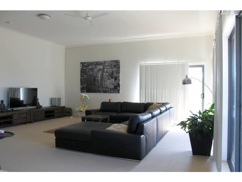 1 Acacia Court, Robina QLD 4226