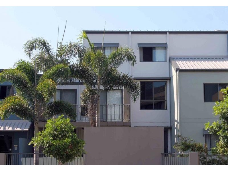 1 Acacia Court, Robina QLD 4226