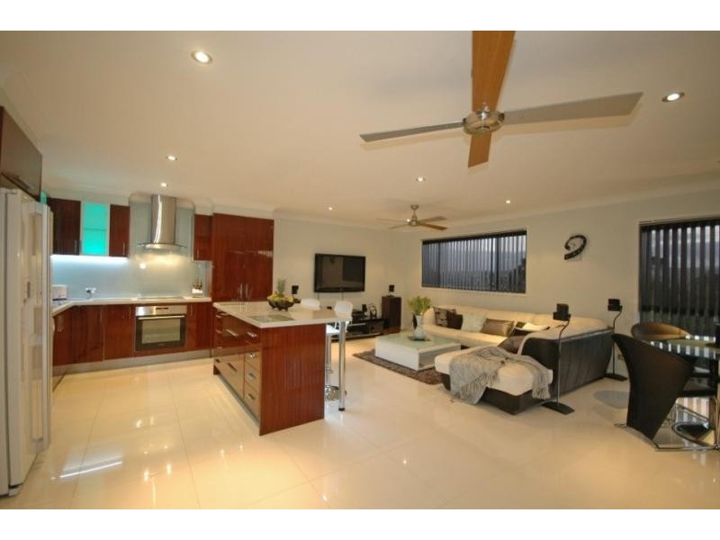 2040/6 Crestridge Crescent, Oxenford QLD 4210