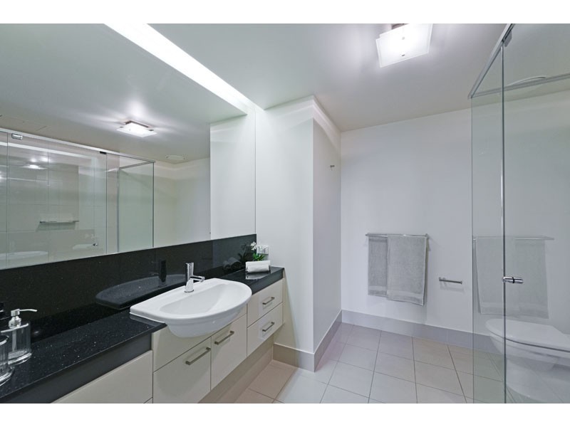 98 Thorn St, Kangaroo Point QLD 4169