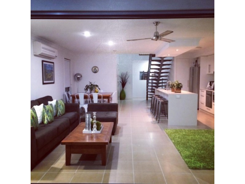 110 Tours Way, Burleigh Waters QLD 4220