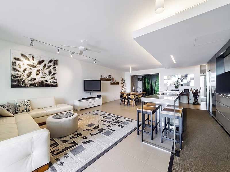 90 Wynnum Rd, Norman Park QLD 4170