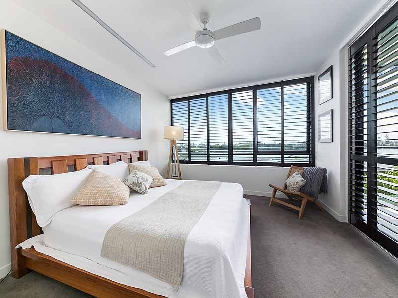 90 Wynnum Rd, Norman Park QLD 4170