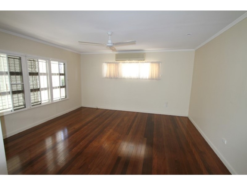 30 Curwen Tce, Chermside QLD 4032