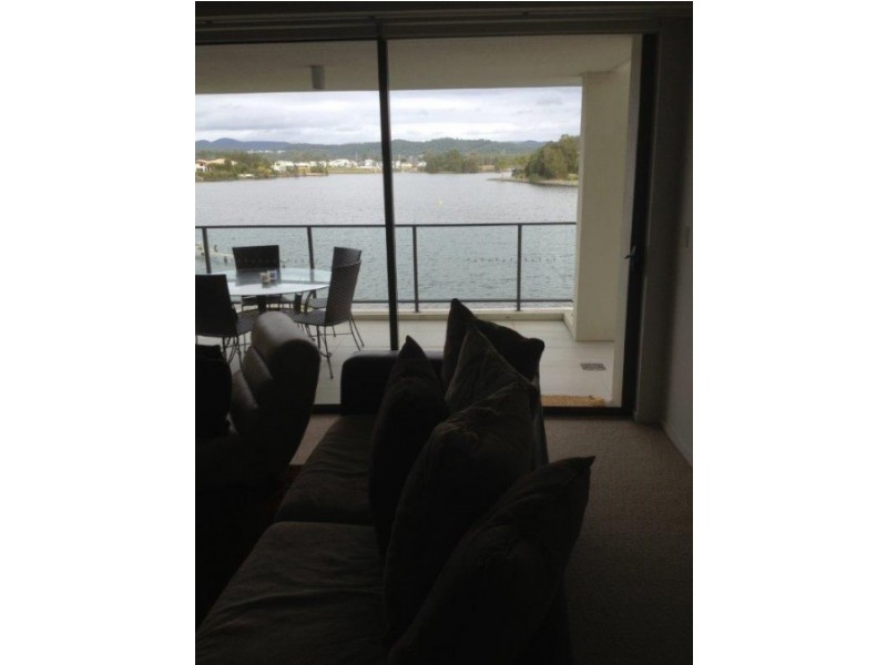 9 Moores Crescent, Varsity Lakes QLD 4227