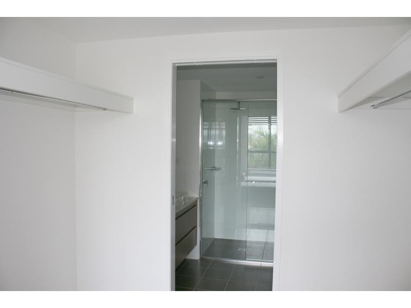 9 Moores Crescent, Varsity Lakes QLD 4227