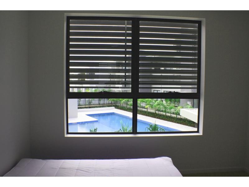 9 Moores Crescent, Varsity Lakes QLD 4227