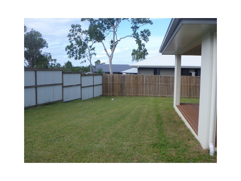 6 Dugong Court, Bushland Beach QLD 4818