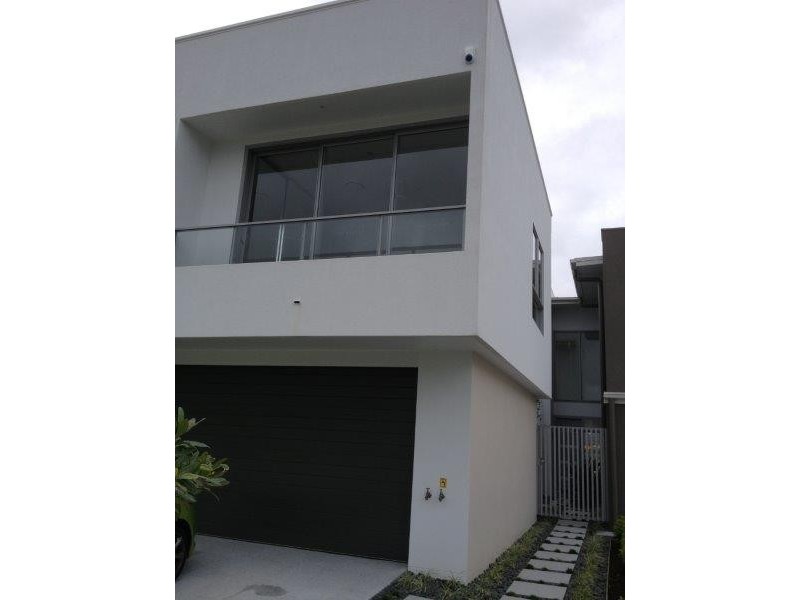 9 Southbay Drive, Varsity Lakes QLD 4227