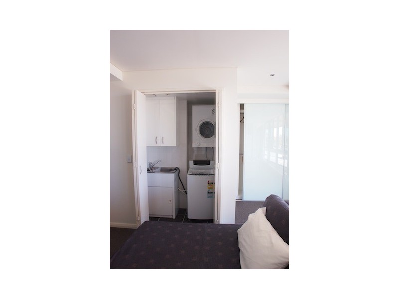 1 Como Cresent, Southport QLD 4215
