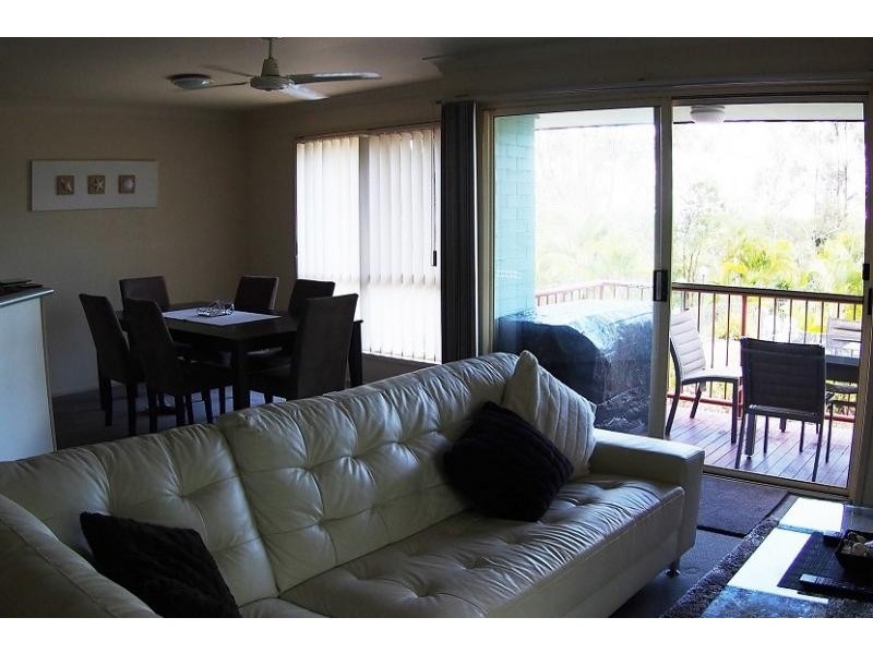 31 Simpsons Rd, Elanora QLD 4221