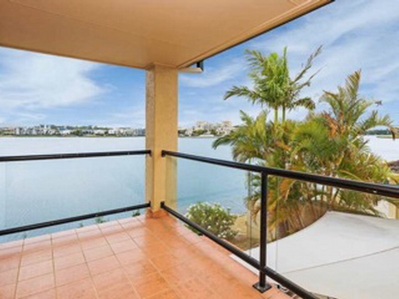 39 Northwestern Ct, Varsity Lakes QLD 4227