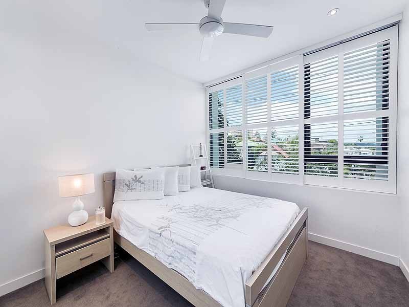 90 Wynnum Rd, Norman Park QLD 4170