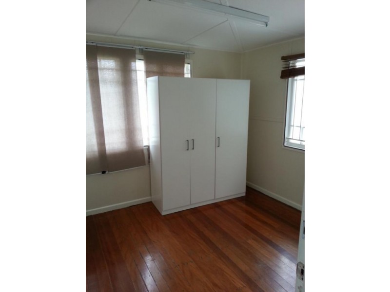 243 SIR FRED SCHONELL DRIVE, St Lucia QLD 4067