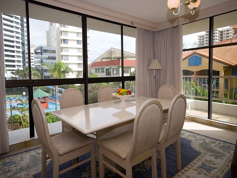 2/1 ALBERT AVENUE, Broadbeach QLD 4218