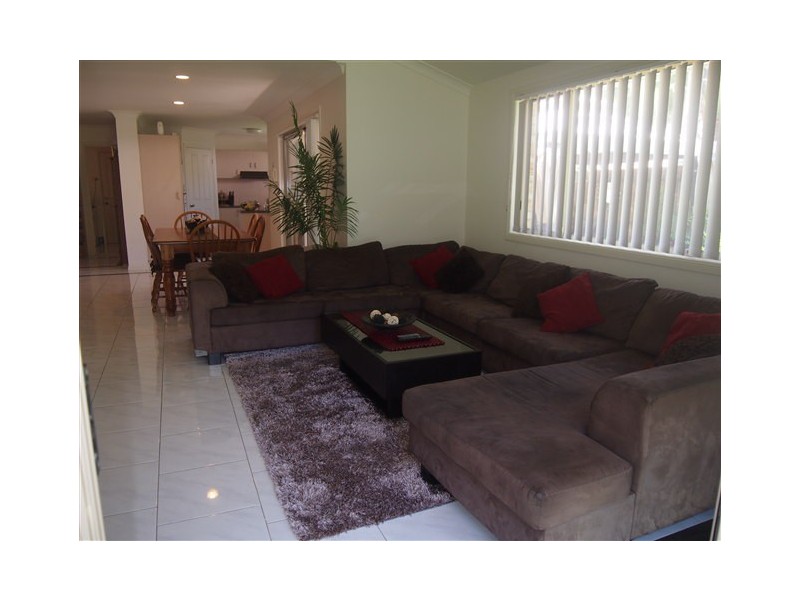 18/4 Koala Town Rd, Upper Coomera QLD 4209