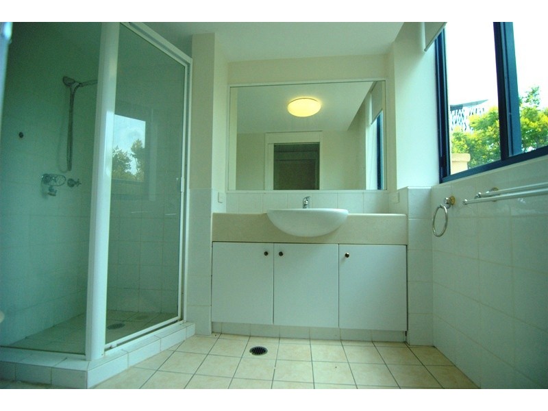 1a/45 Deakin Street, Kangaroo Point QLD 4169