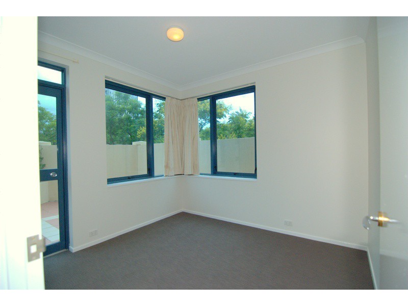 1a/45 Deakin Street, Kangaroo Point QLD 4169