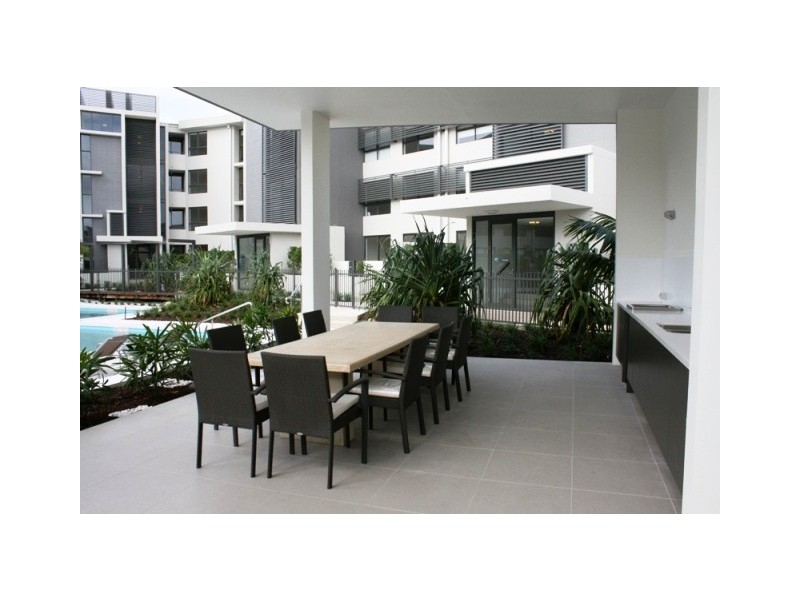 9 Moores Crescent, Varsity Lakes QLD 4227