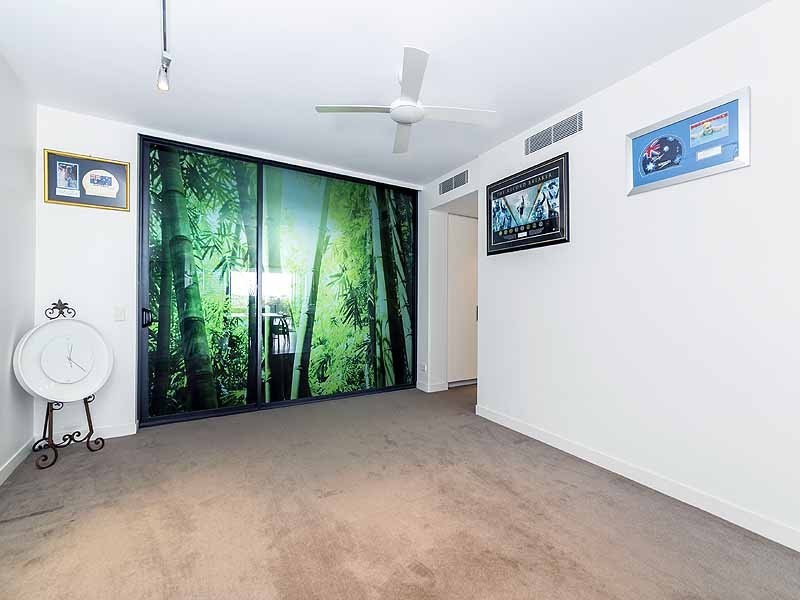 90 Wynnum Rd, Norman Park QLD 4170