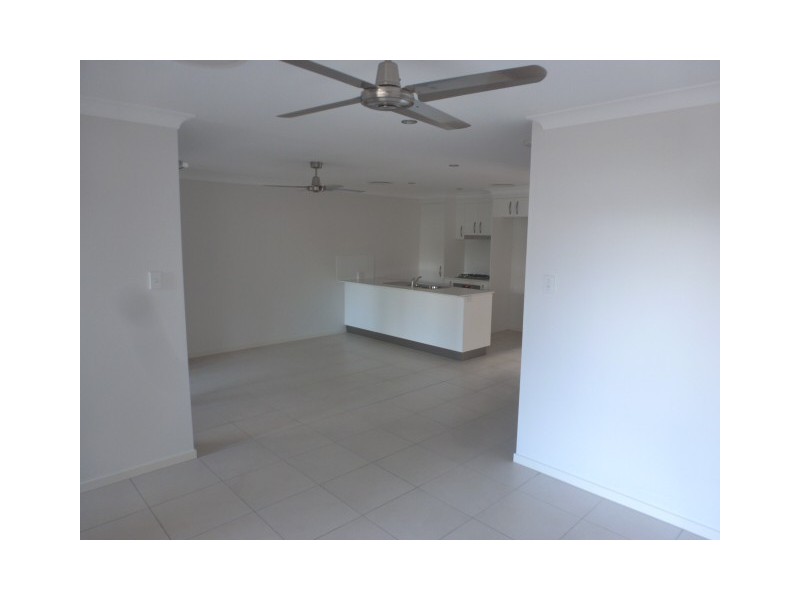 86 Carselgrove Ave, Fitzgibbon QLD 4018