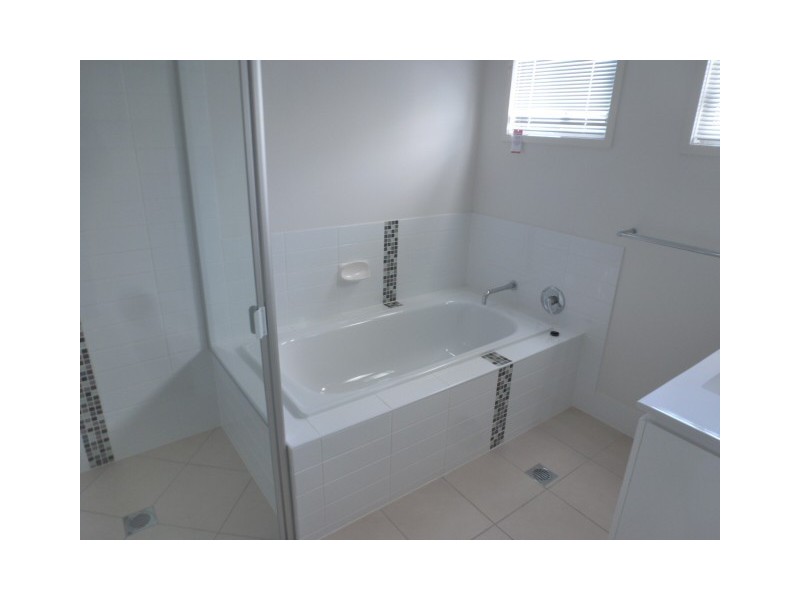 86 Carselgrove Ave, Fitzgibbon QLD 4018