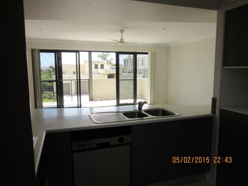 5/2 Palma Crescent, Varsity Lakes QLD 4227