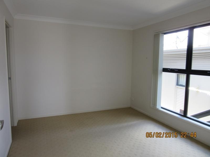 5/2 Palma Crescent, Varsity Lakes QLD 4227