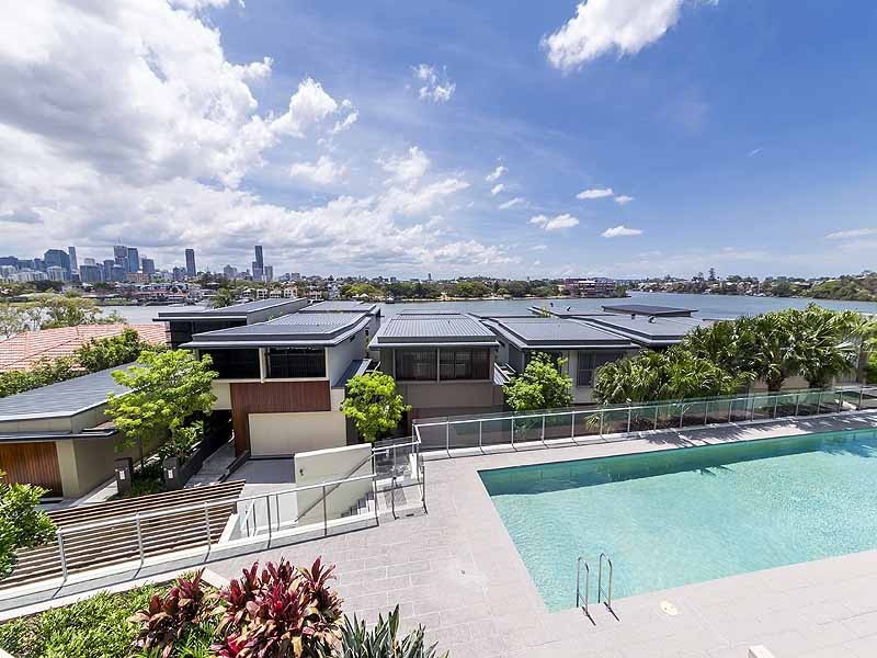 90 Wynnum Rd, Norman Park QLD 4170