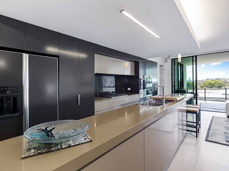 90 Wynnum Rd, Norman Park QLD 4170