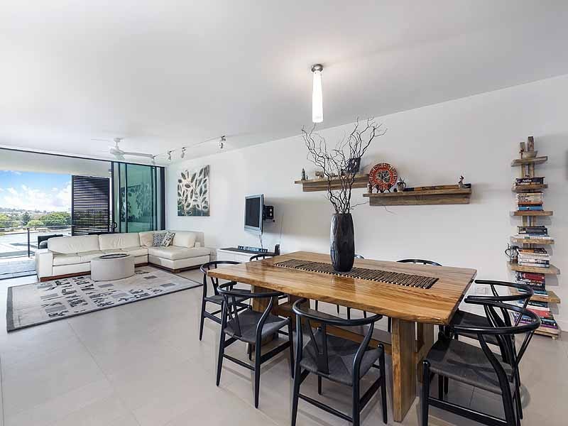 90 Wynnum Rd, Norman Park QLD 4170