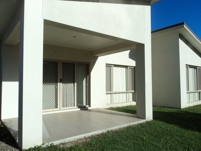 3 Laura Place, Varsity Lakes QLD 4227