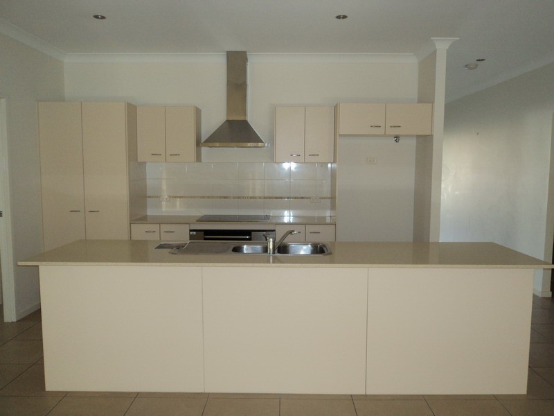 3 Laura Place, Varsity Lakes QLD 4227