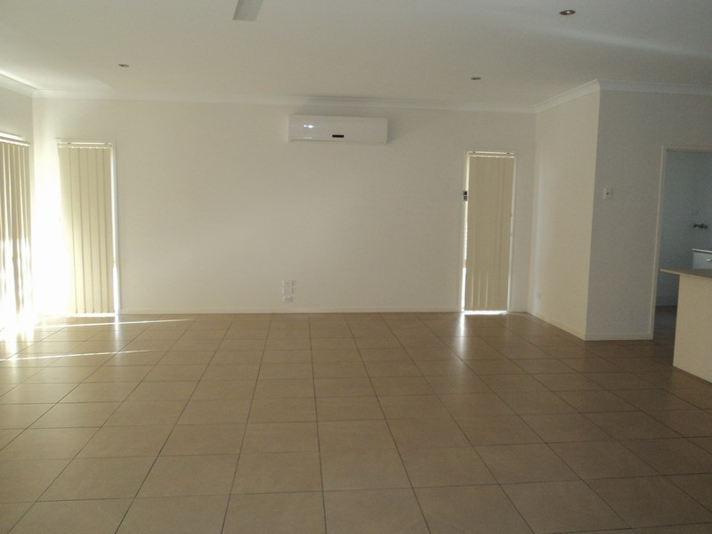 3 Laura Place, Varsity Lakes QLD 4227