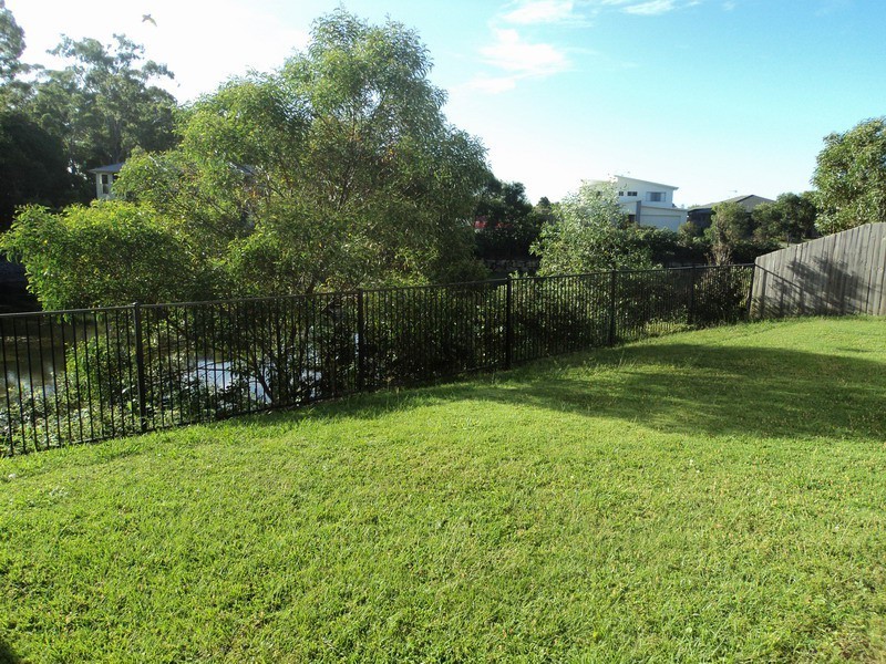 3 Laura Place, Varsity Lakes QLD 4227