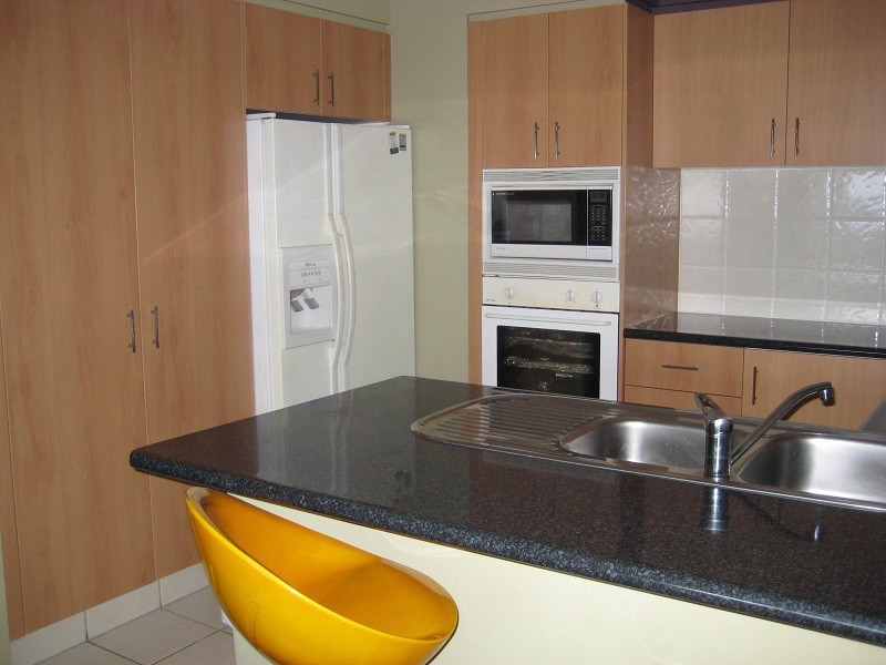 1082/2633 Gold Coast Highway, Broadbeach QLD 4218