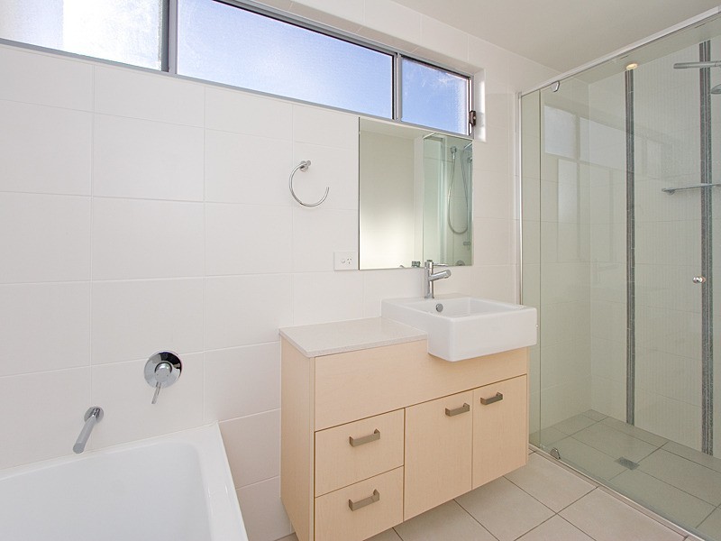 28/15 Walsh St, Milton QLD 4064