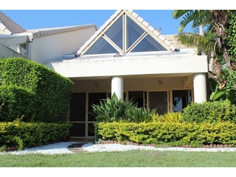 4 Lippet/125 Santa Cruz Blvd, Clear Island Waters QLD 4226