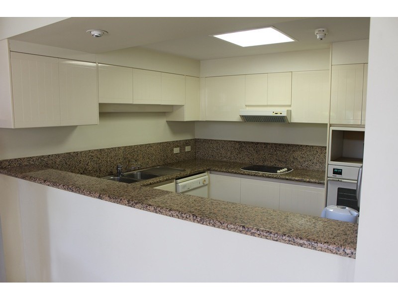 4 Lippet/125 Santa Cruz Blvd, Clear Island Waters QLD 4226