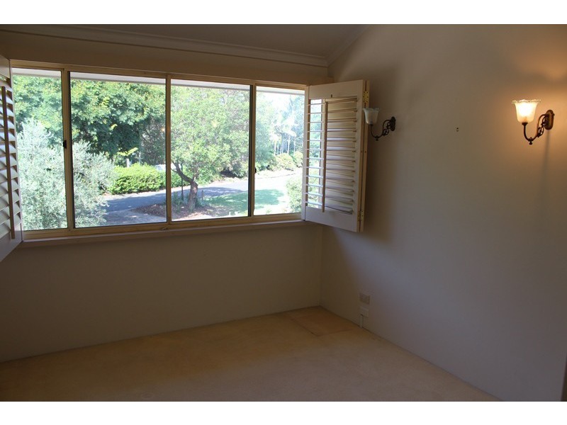 4 Lippet/125 Santa Cruz Blvd, Clear Island Waters QLD 4226