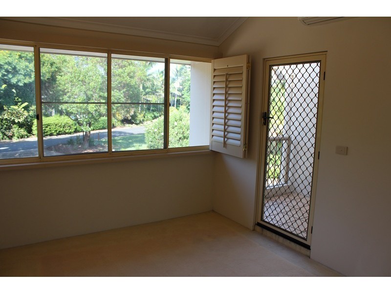 4 Lippet/125 Santa Cruz Blvd, Clear Island Waters QLD 4226