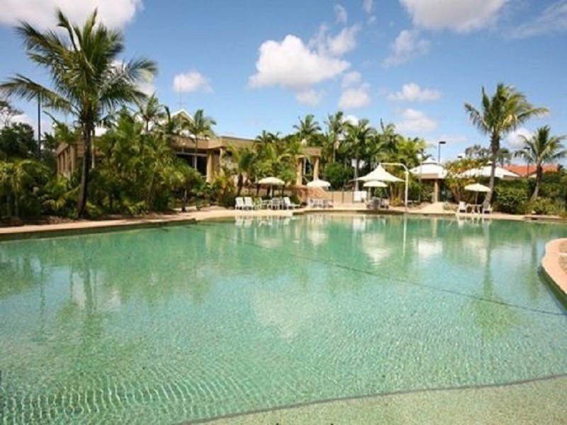 4/125 Santa Cruz Boulevard, Clear Island Waters QLD 4226