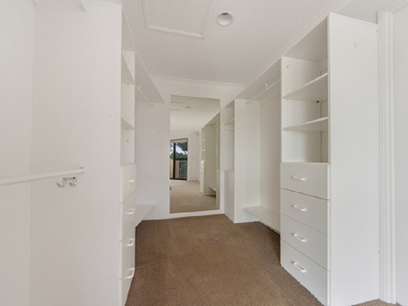 4/125 Santa Cruz Boulevard, Clear Island Waters QLD 4226