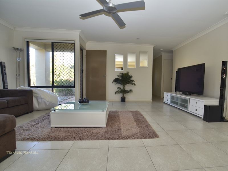 01/24 Amsonia Court,, Arundel QLD 4214