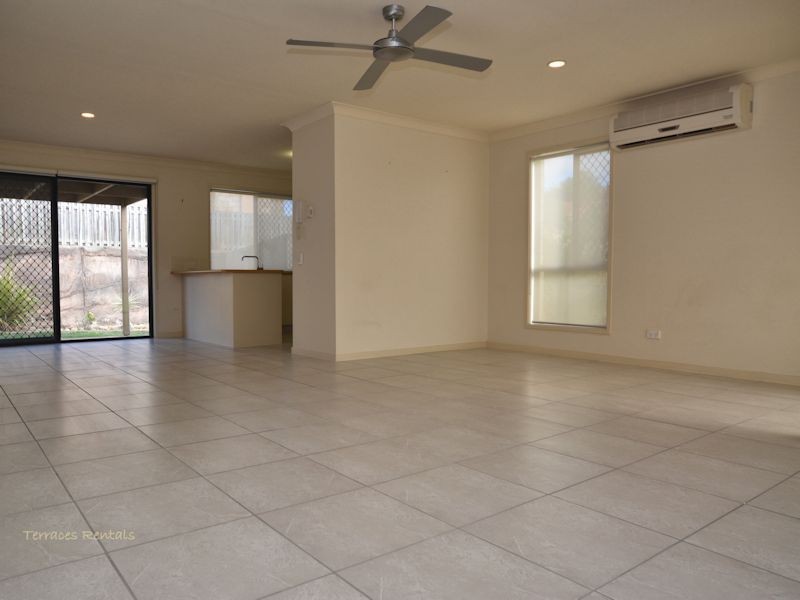 01/24 Amsonia Court,, Arundel QLD 4214